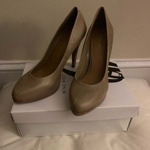Nine West nude pumps
